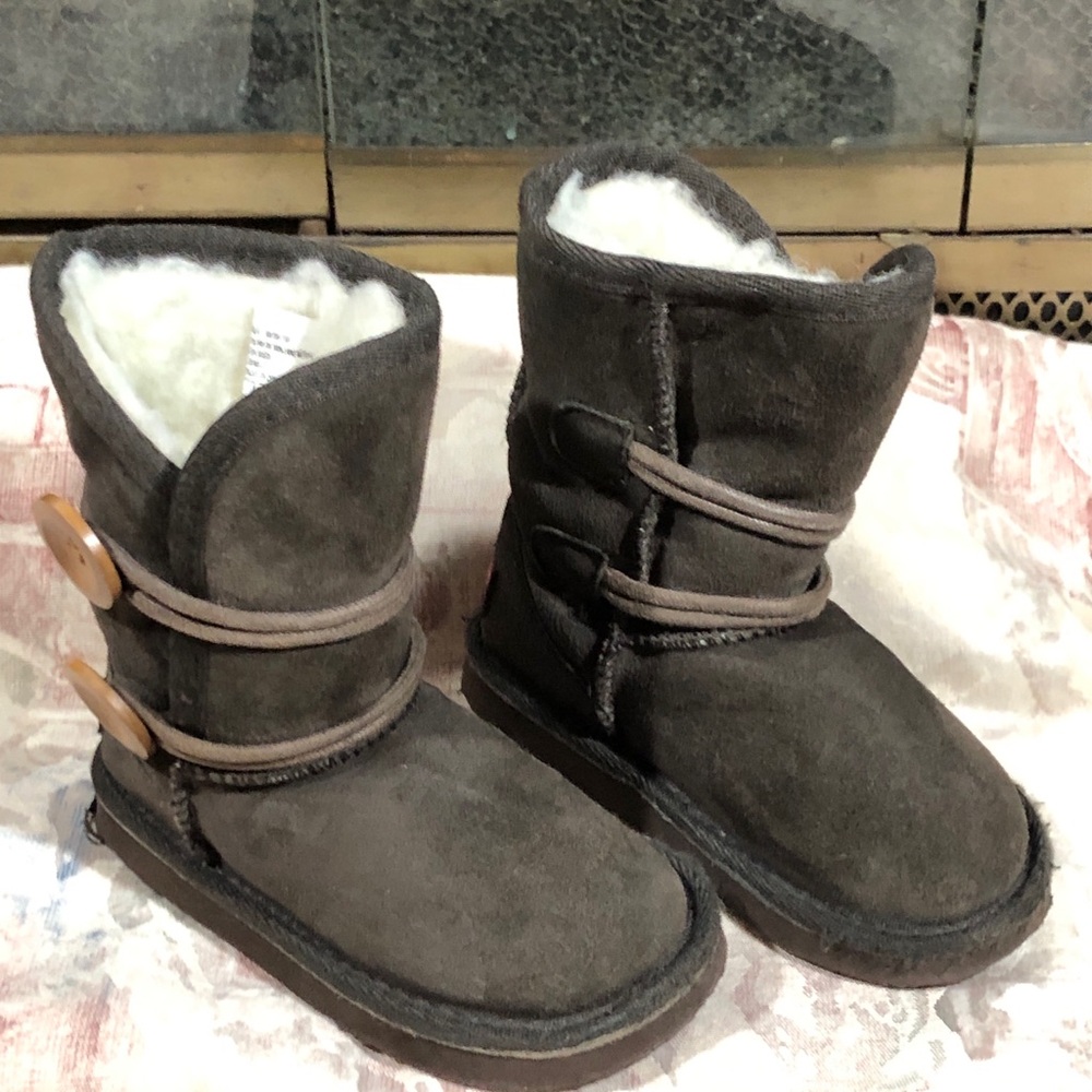 Ukala Suede and sheepskin lined boots.